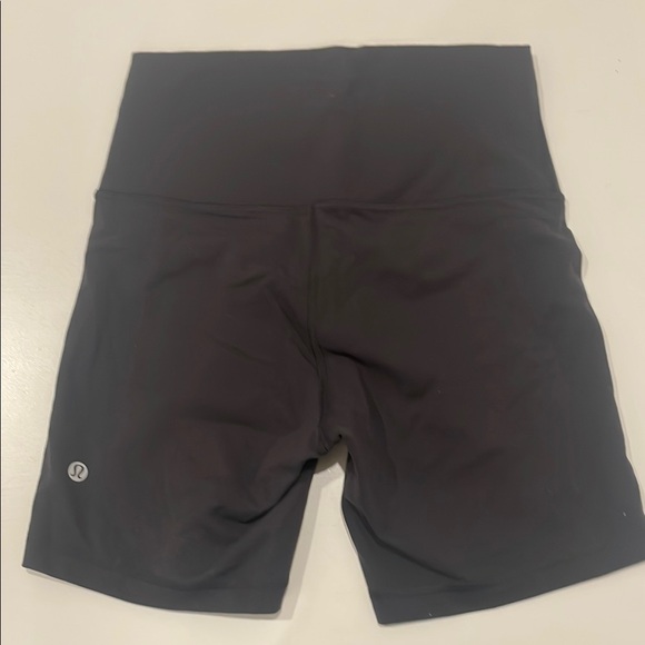 Lululemon Wunder Train Shorts - Picture 2 of 2